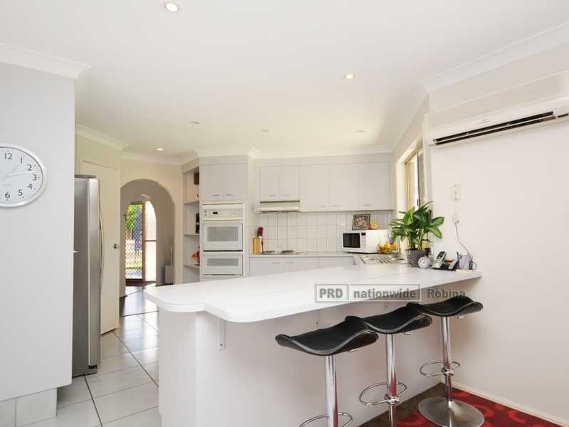 27 Coronet Crescent, Burleigh Waters QLD 4220