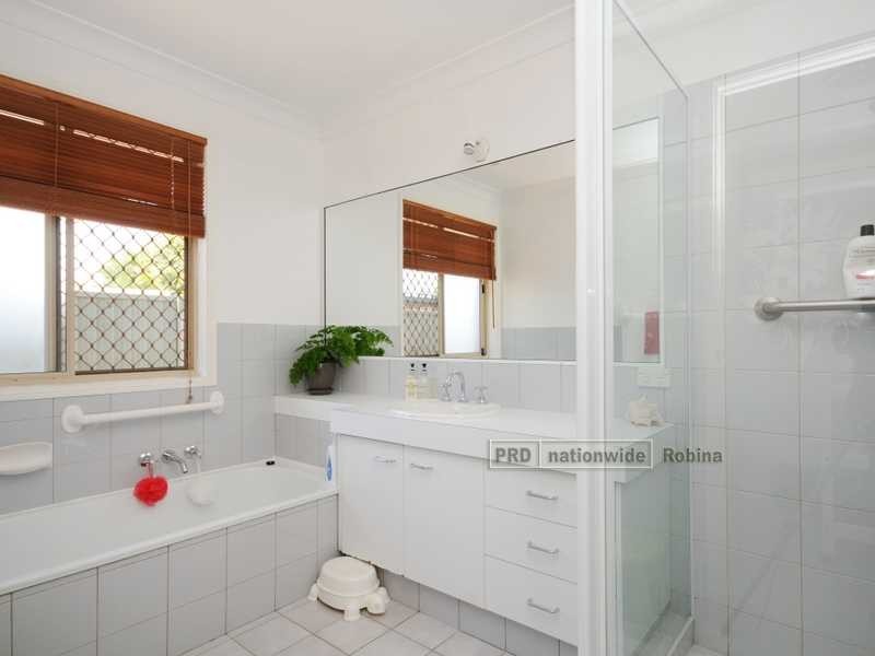 27 Coronet Crescent, Burleigh Waters QLD 4220