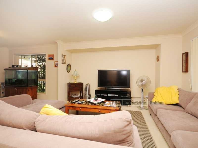 8 Ellis Drive, Mudgeeraba QLD 4213