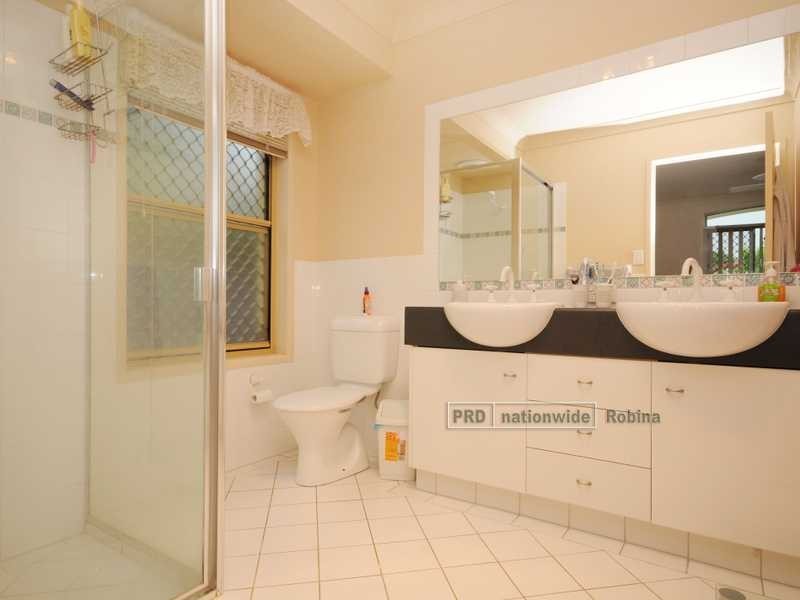 8 Ellis Drive, Mudgeeraba QLD 4213