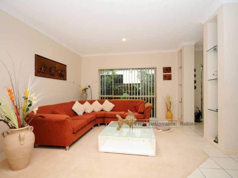 20 Imperia Crescent, Varsity Lakes QLD 4227