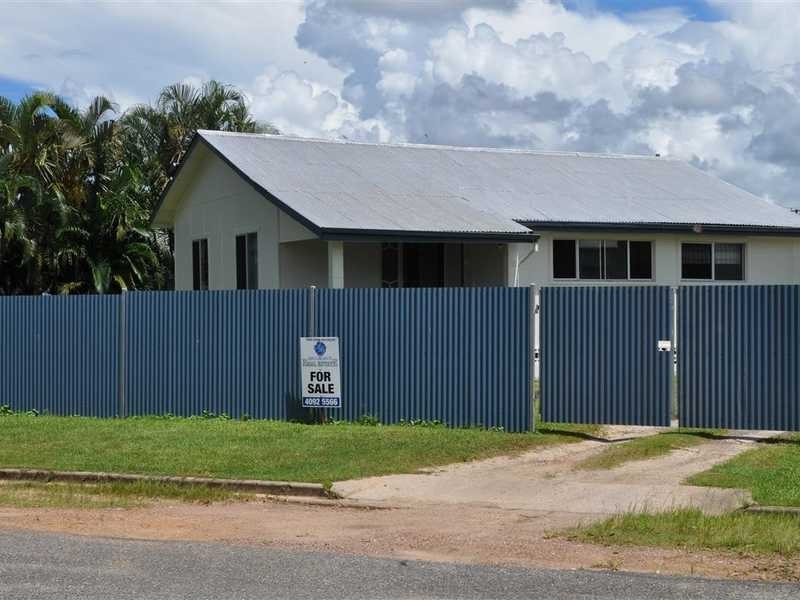22 Petersen Street, Mareeba QLD 4880