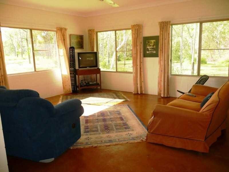 15 Oaky Valley Rd, Mareeba QLD 4880