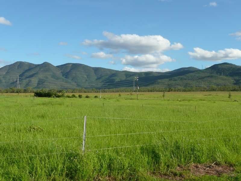 15 Oaky Valley Rd, Mareeba QLD 4880