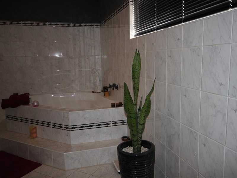 5 Debel Close, Mareeba QLD 4880