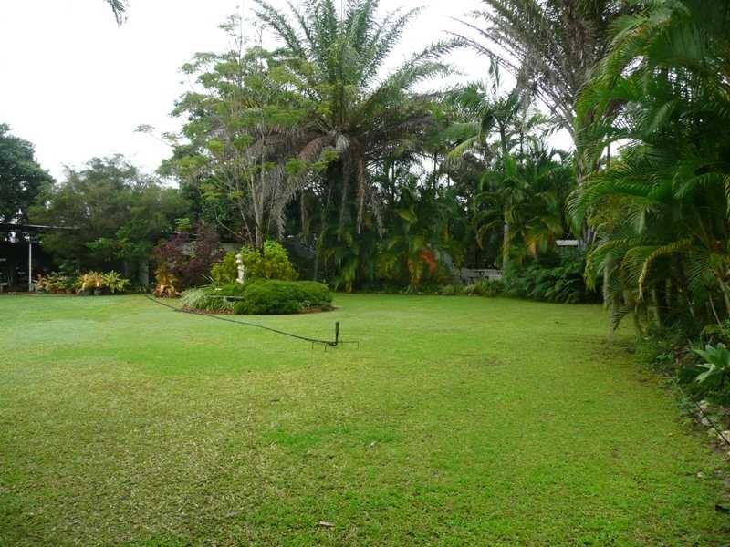 8 Byrnes Rd, Mareeba QLD 4880