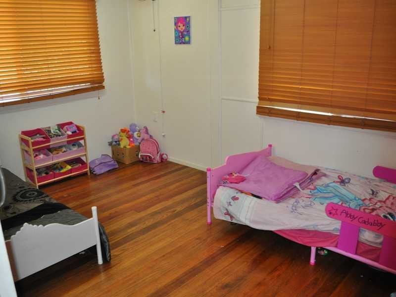 24 Macrae Street, Mareeba QLD 4880