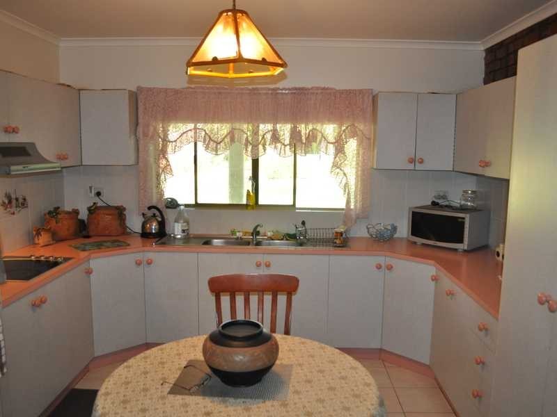 8 Byrnes Rd, Mareeba QLD 4880