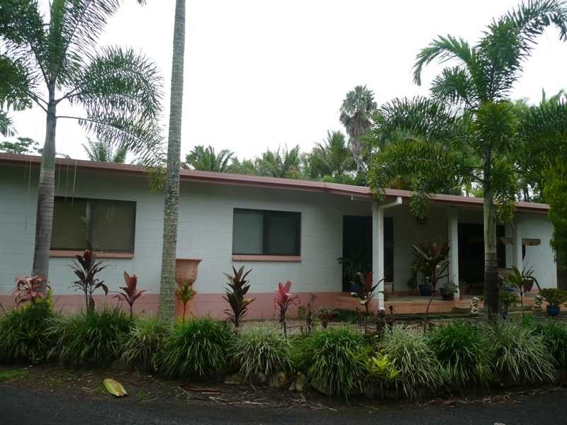 8 Byrnes Rd, Mareeba QLD 4880