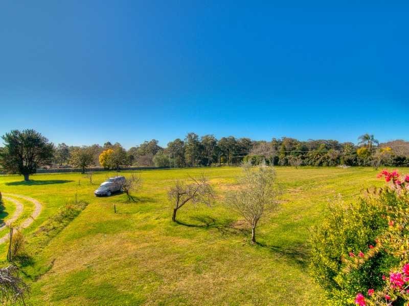 24 Pitt Town Rd, Kenthurst NSW 2156