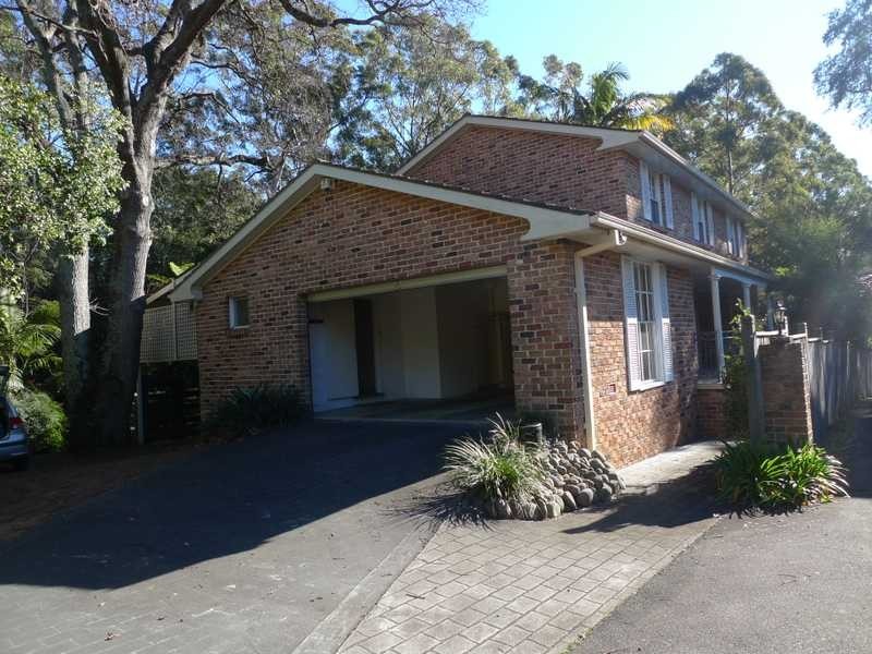 2b Burns Rd, Wahroonga NSW 2076