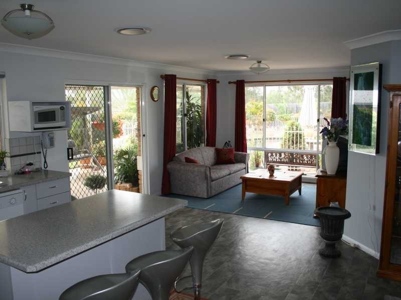 8 Amor Court, Yamanto QLD 4305