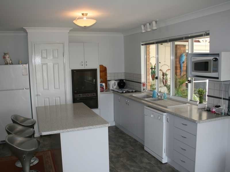 8 Amor Court, Yamanto QLD 4305