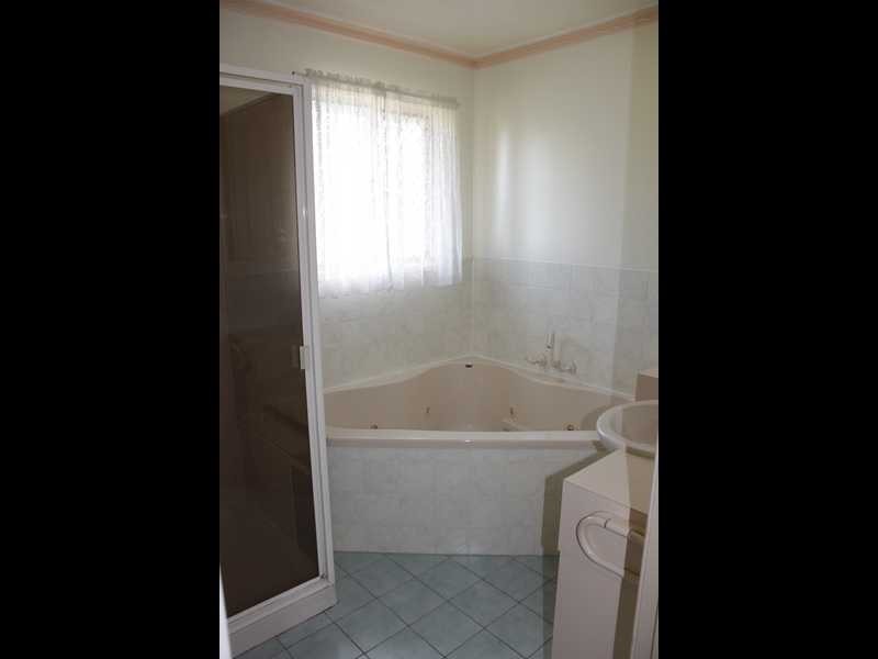 17 Cooinda Street, Eastern Heights QLD 4305