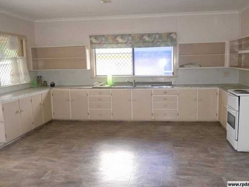 86 Cemetery Road, Eastern Heights QLD 4305