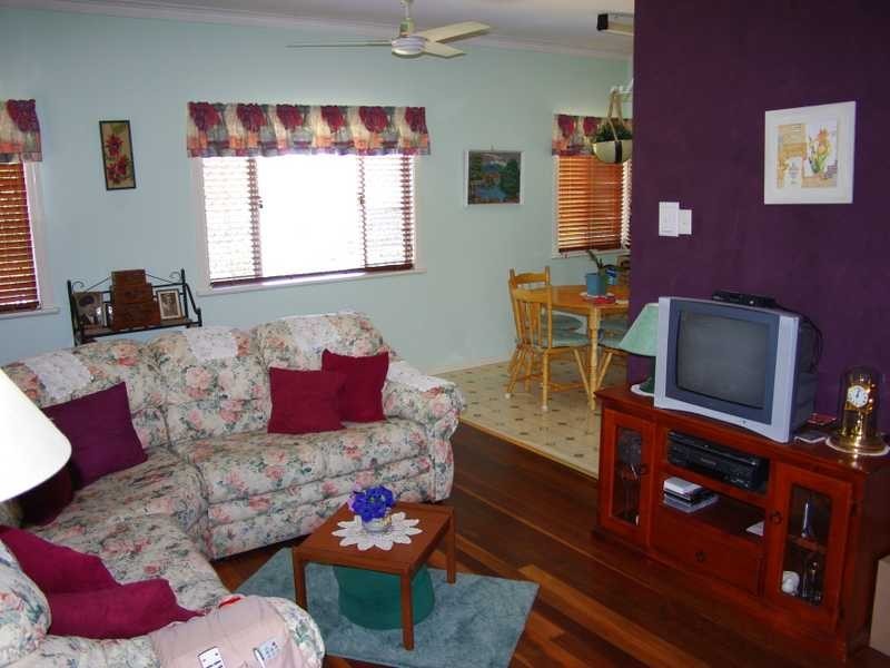 8 Gomer Street, Booval QLD 4304