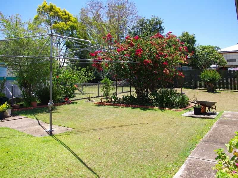8 Gomer Street, Booval QLD 4304