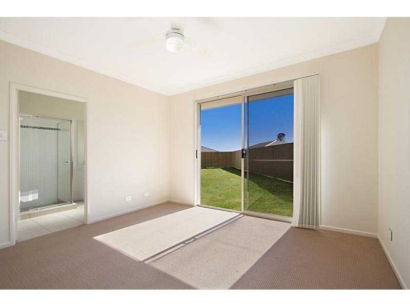 6 Lilly Court, Yamanto QLD 4305