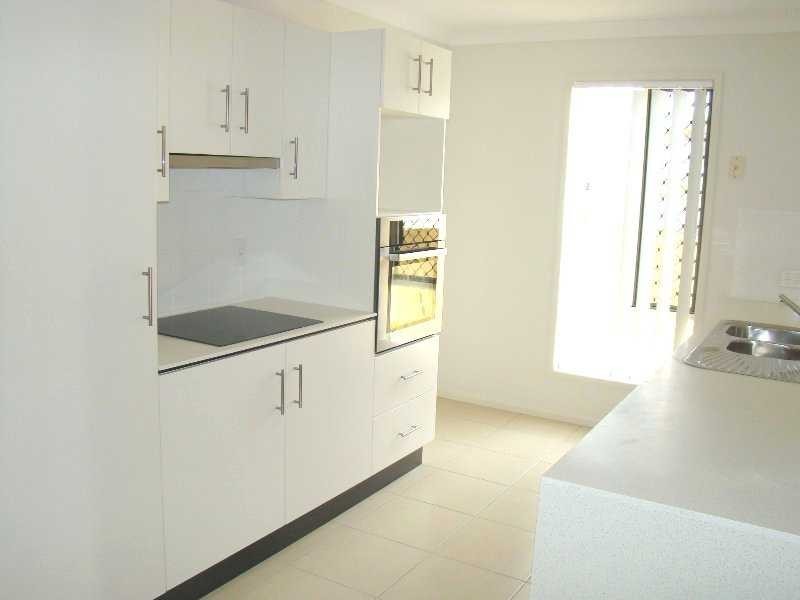 10 Bowen Place, Blackstone QLD 4304