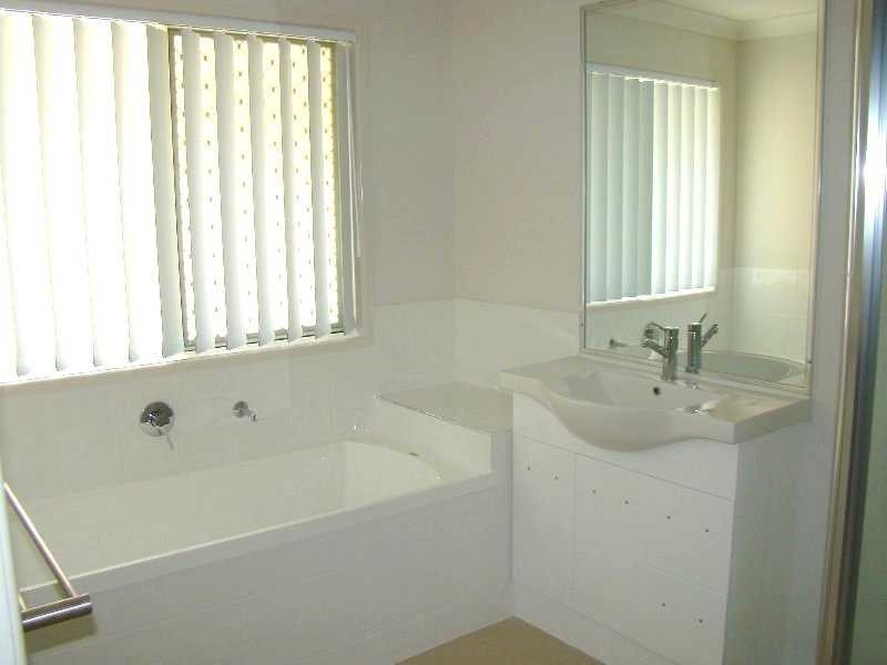 10 Bowen Place, Blackstone QLD 4304