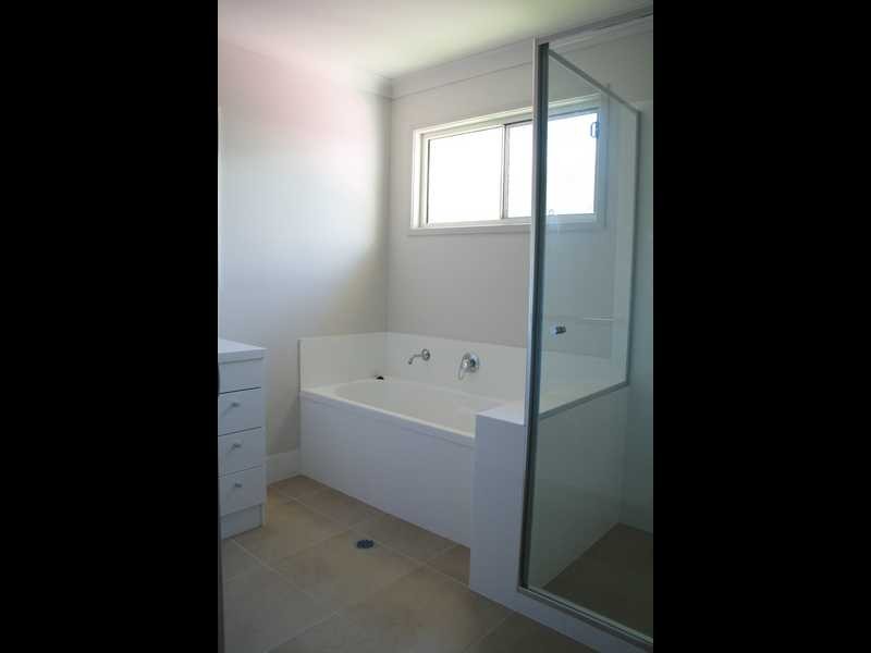 Unit 1/2E Thompson Street, Bundamba QLD 4304