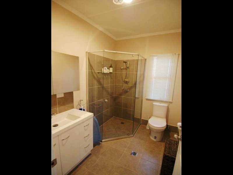 194 Glebe Road, Silkstone QLD 4304