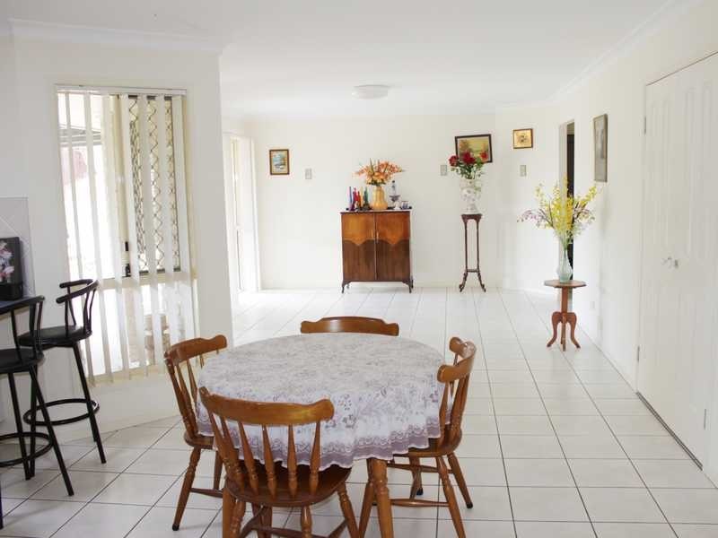 10 Chestnut Drive, Flinders View QLD 4305