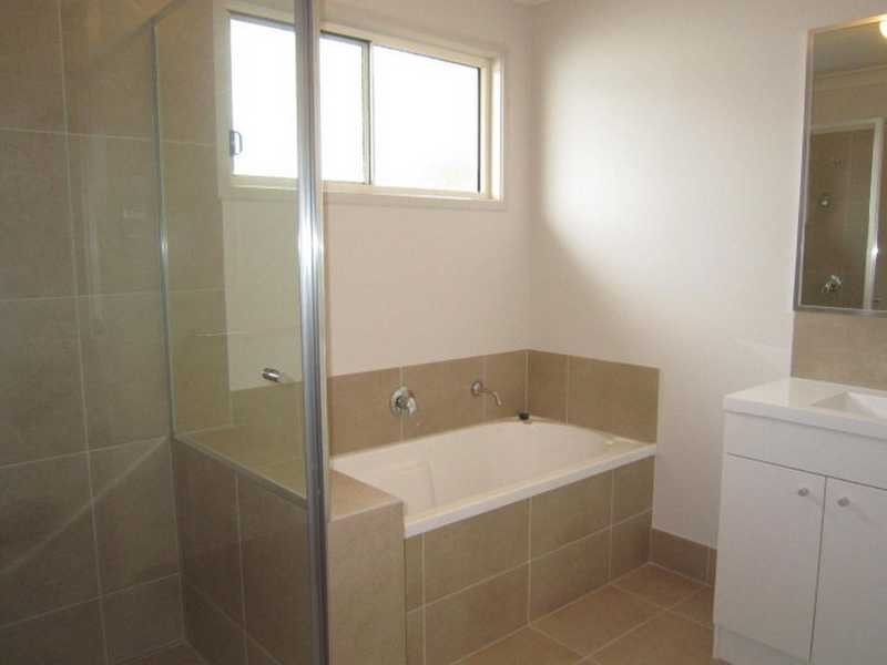 Unit 2/2E Thompson Street, Bundamba QLD 4304