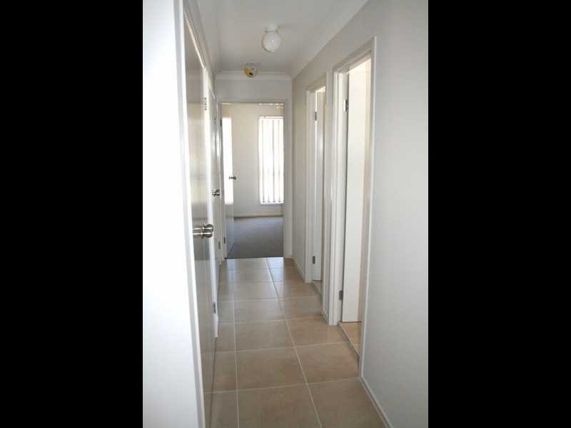 Unit 2/2E Thompson Street, Bundamba QLD 4304