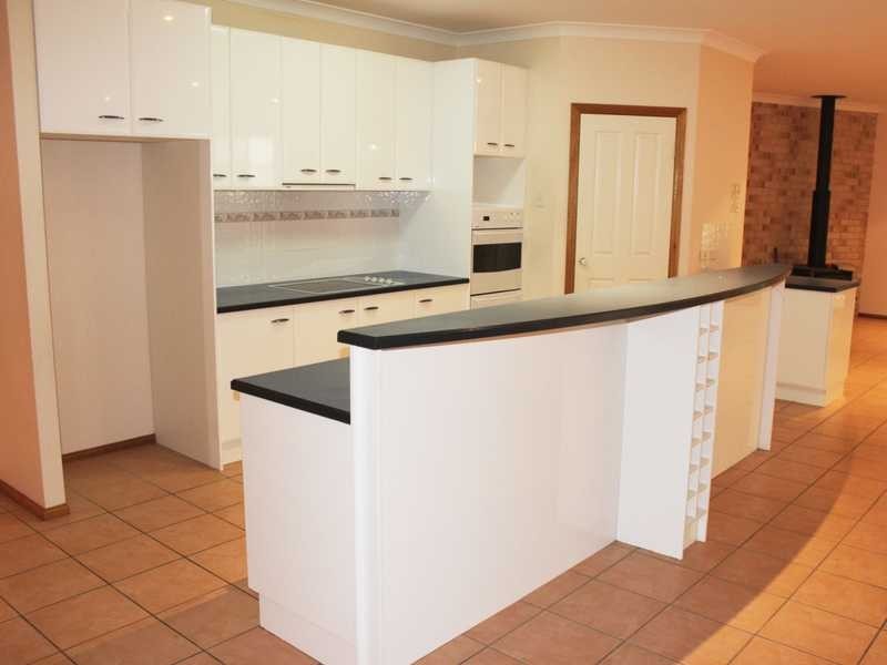 18 Cassinia Place, Flinders View QLD 4305