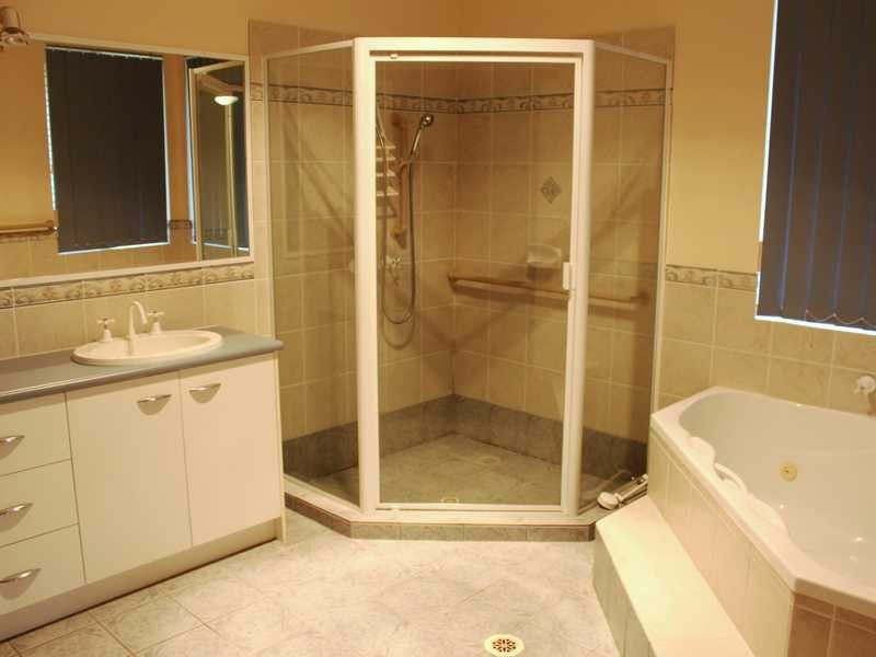 18 Cassinia Place, Flinders View QLD 4305