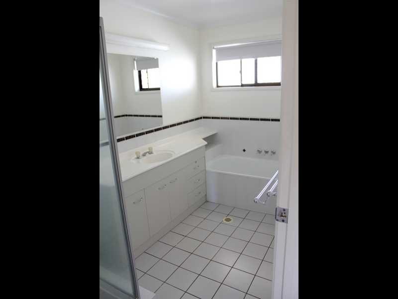 17 Challenger Avenue, Flinders View QLD 4305