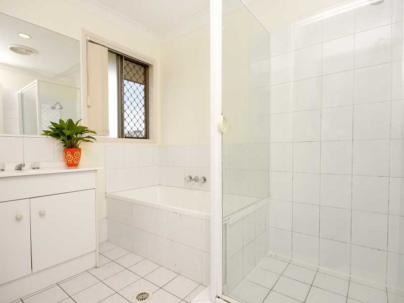 355 South Station Road, Raceview QLD 4305