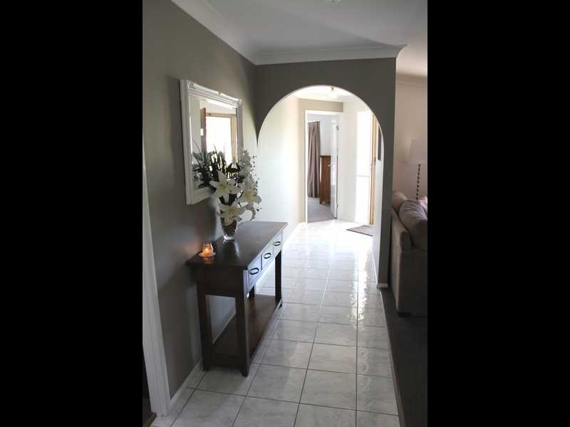 8 Oregon Close, Yamanto QLD 4305