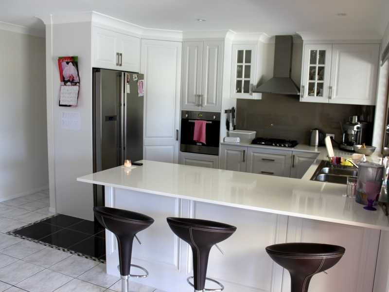 8 Oregon Close, Yamanto QLD 4305