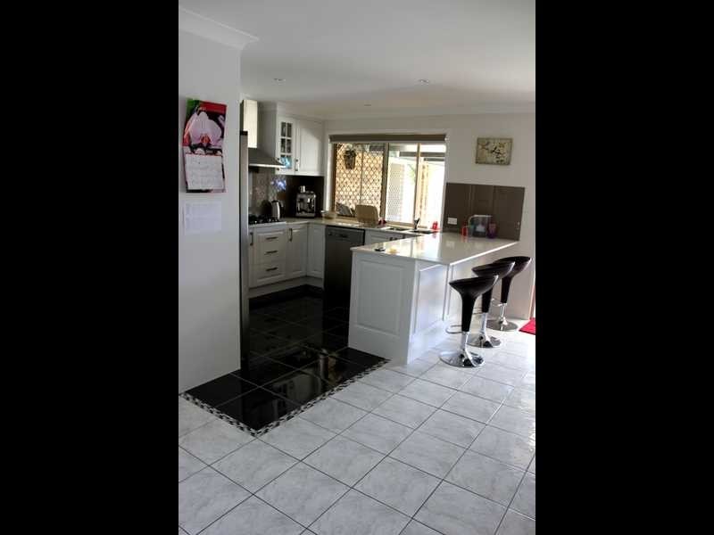 8 Oregon Close, Yamanto QLD 4305