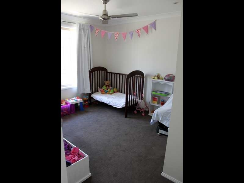 8 Oregon Close, Yamanto QLD 4305