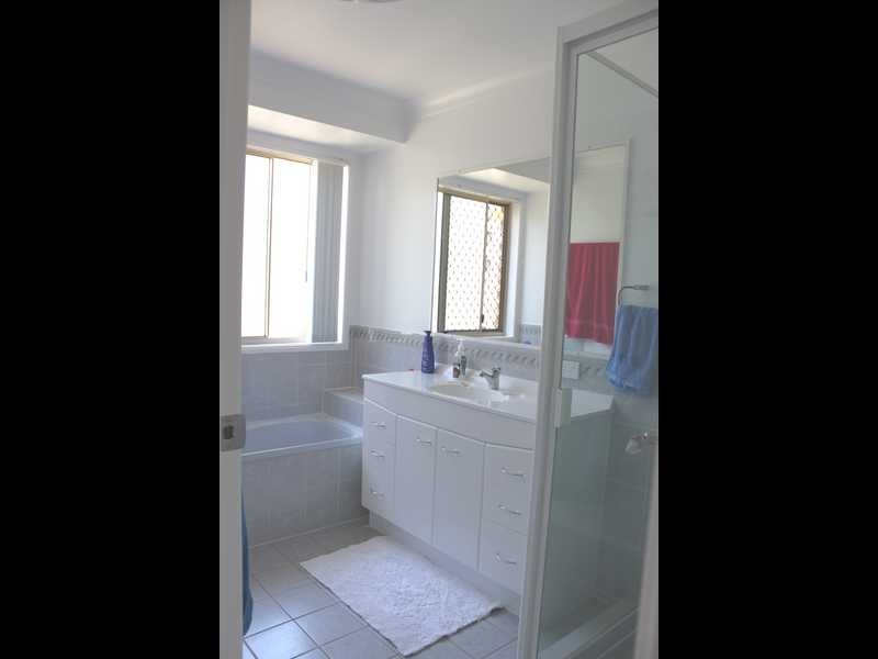 8 Oregon Close, Yamanto QLD 4305