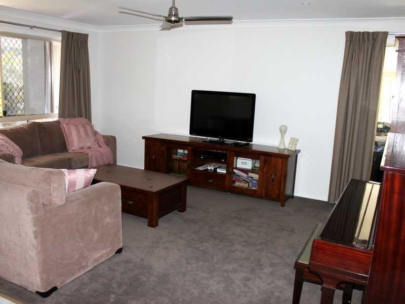 8 Oregon Close, Yamanto QLD 4305