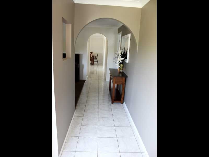 8 Oregon Close, Yamanto QLD 4305