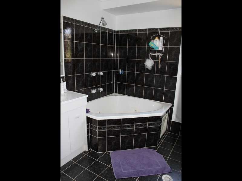 8 Oregon Close, Yamanto QLD 4305