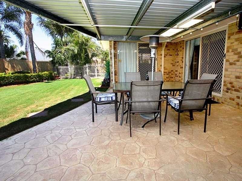 8 Oregon Close, Yamanto QLD 4305