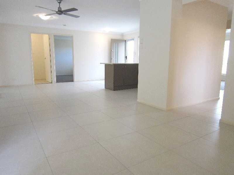 21 Oregon Close, Yamanto QLD 4305