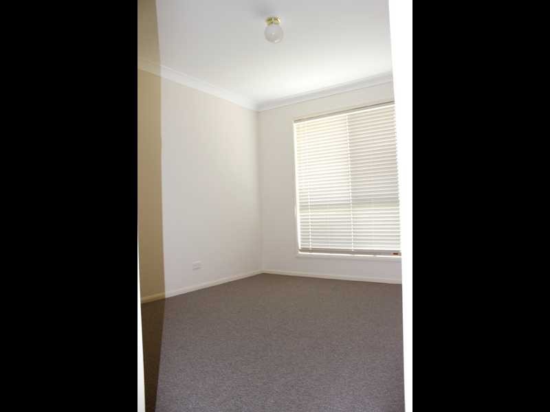 21 Oregon Close, Yamanto QLD 4305