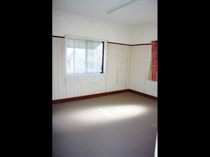 37 Dudleigh Street, North Booval QLD 4304