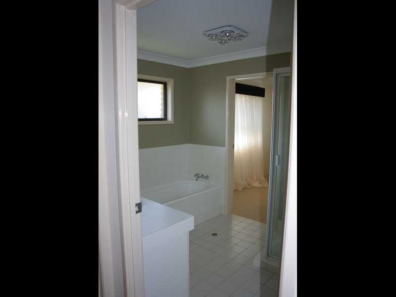 3 Blenheim Crescent, Yamanto QLD 4305