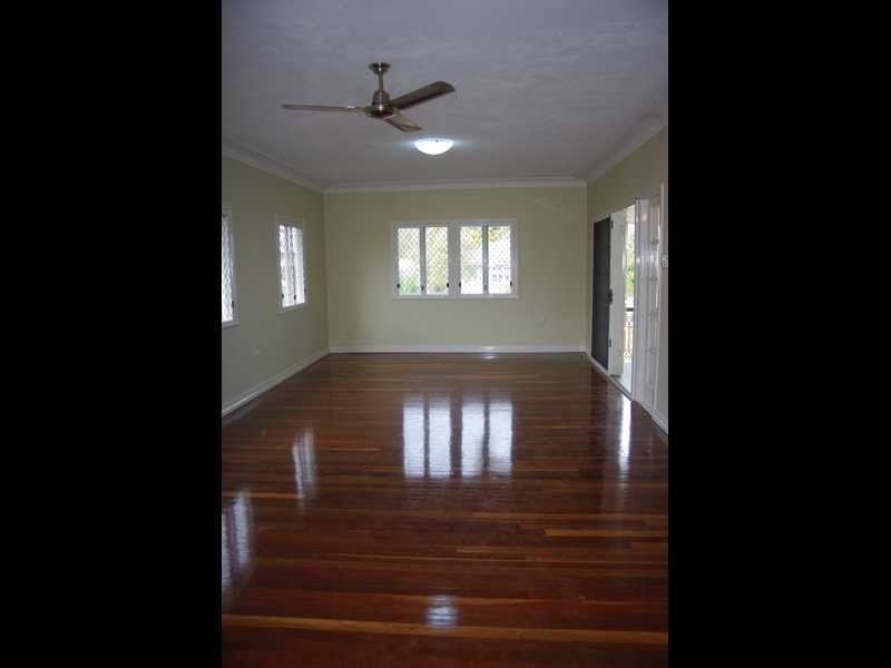 4 Morris Street, Silkstone QLD 4304