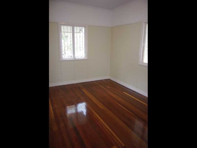 4 Morris Street, Silkstone QLD 4304