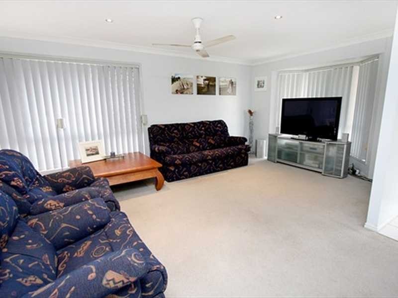 42 Jonquil Circuit, Flinders View QLD 4305