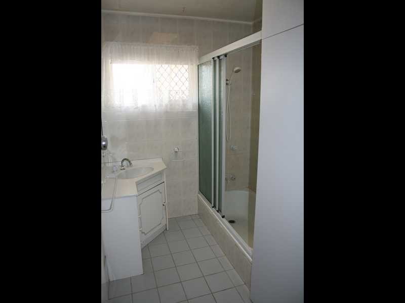 64 Robertson Road, Eastern Heights QLD 4305